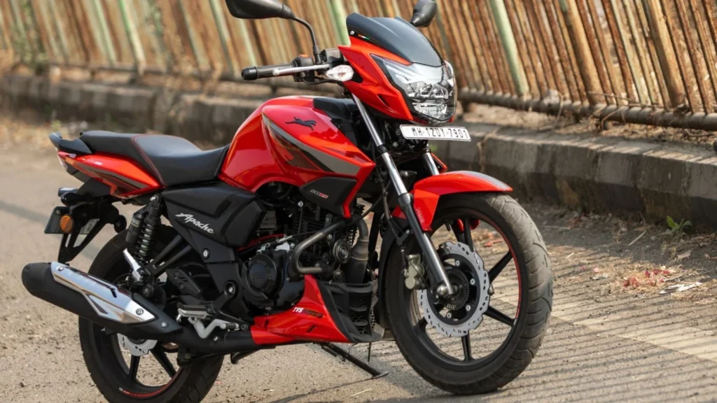 मिडिल क्लास युवाओं की स्पोर्टी बाइक बनी TVS Apache RTR 160, 45Km/L माइलेज, 135Km/h टॉप स्पीड और ₹4,799 EMI पर 2 TVS Apache RTR 160